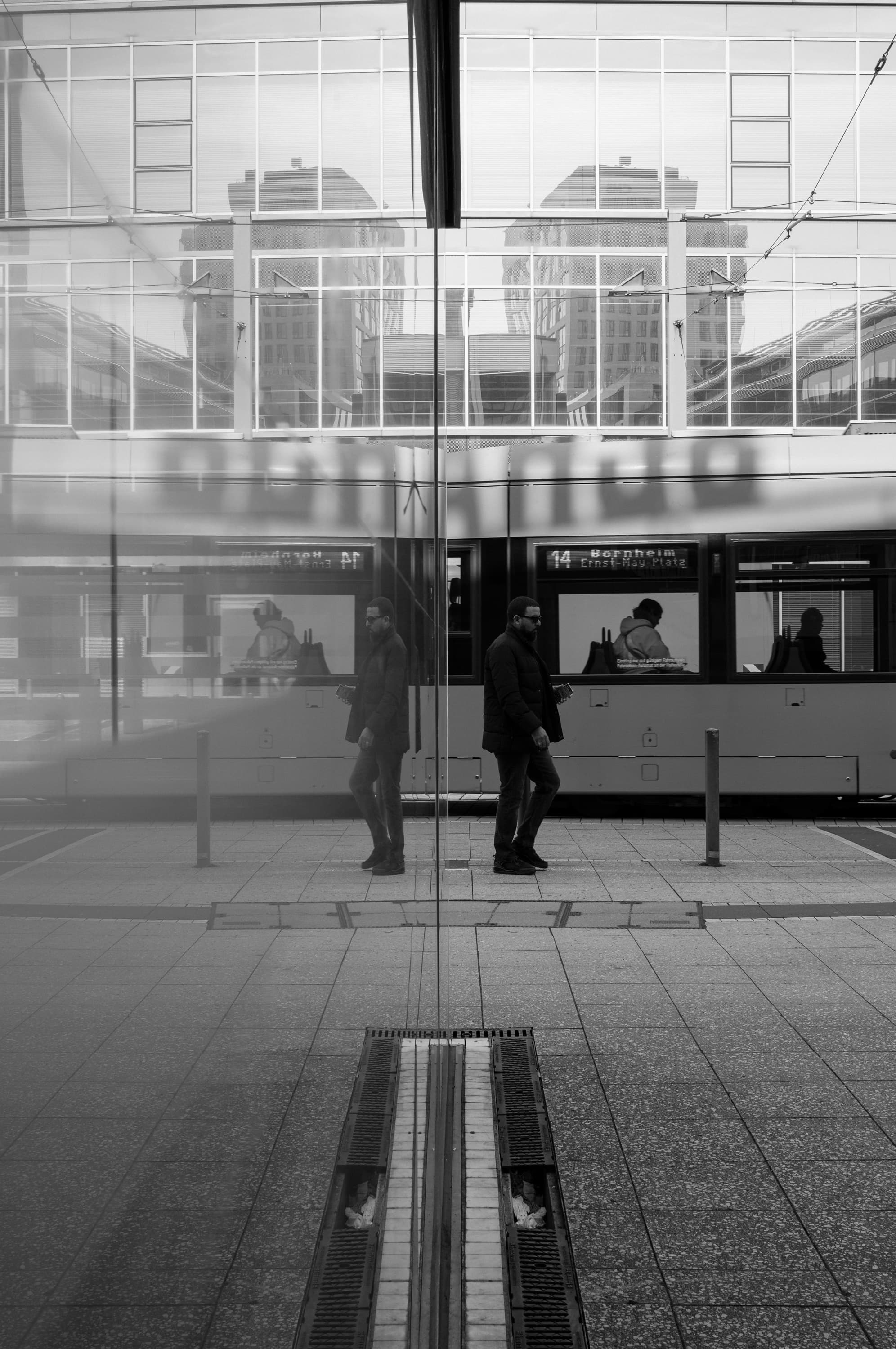 Open city frame - frankfurt frame.