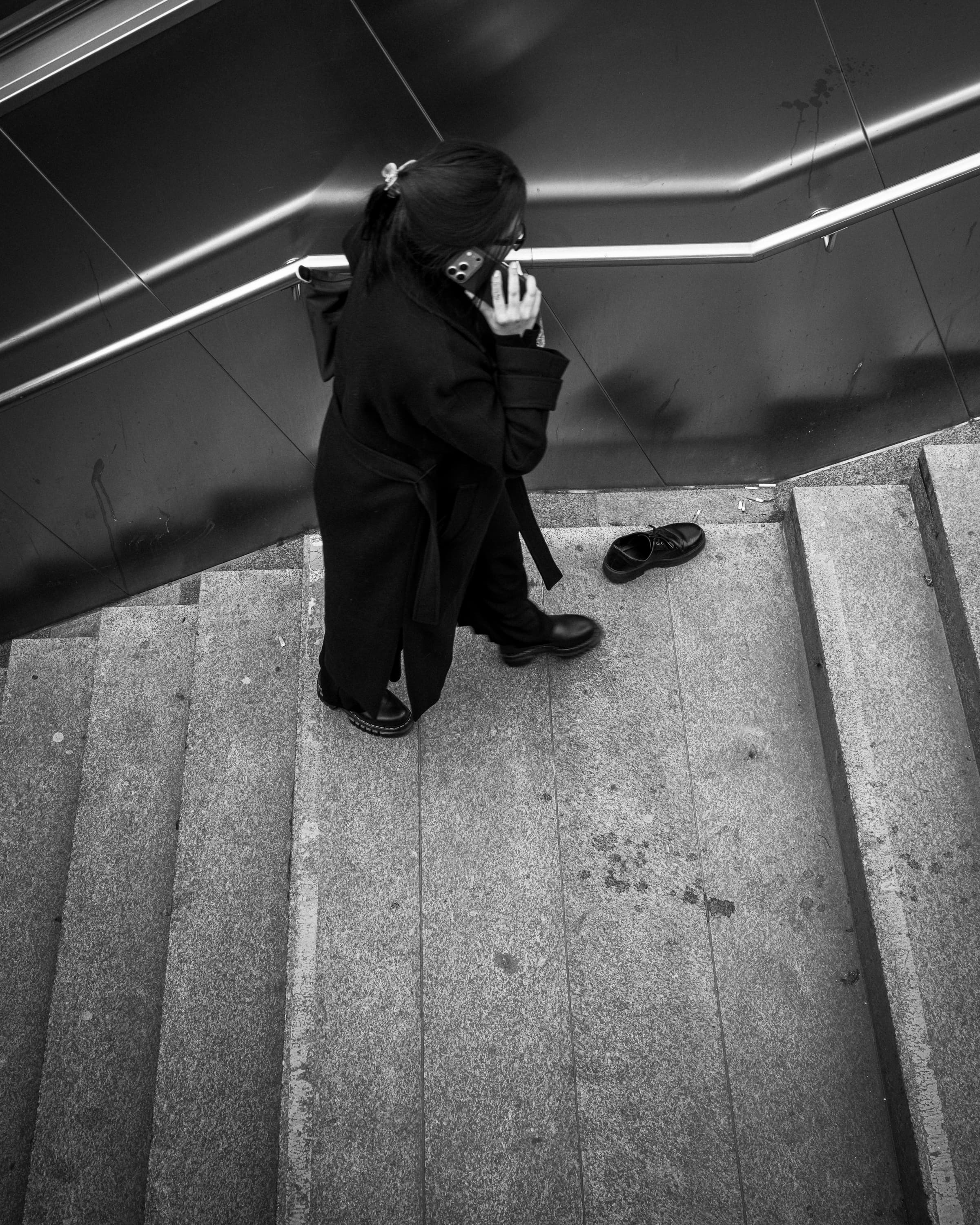A shoe on the stairs - hauptwache.